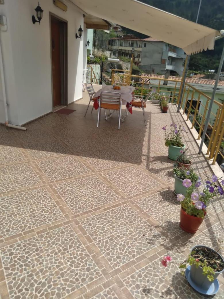 Sara Guesthouse Berati Exterior foto